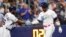 Yandy Díaz y Randy Arozarena celebran jonrón del primero en juego contra los Yankees de New York, en agosto pasado. (AP/Scott Audette)