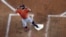 El venezolano José Altuve, de los Astros de Houston, festeja luego de batear un jonrón en el tercer juego de la Serie de Campeonato de la Liga Americana ante los Rangers de Texas. (AP/Godofredo A. Vásquez)