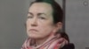 La periodista de RFE/RL Alsu Kurmasheva asiste a una vista judicial en Kazán el 1 de diciembre de 2023