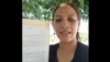 La esposa de José Daniel Ferrer, Nelva Ortega, muestra el recurso de queja que intentó presentar en la prisión de Mar Verde. (Captura de video/YouTube)