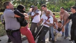 Noticias de Cuba en 5 minutos | 01/07/2025 Opositores son reprimidos por la policía durante una manifestación pacífica en Cuba. (Foto: OCDH)