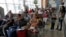 Foto archivo. Cubanos esperan abordar un vuelo a La Habana en el aeropuerto Sheremetyevo de Moscú. REUTERS/Alexander Demianchuk