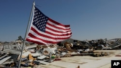 El Servicio Meteorológico Nacional de Estados Unidos confirmó que un tornado provocó daños unos 100 kilómetros (60 millas) al noreste de Jackson, Mississippi.