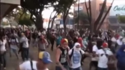 Continúan las protestas en Caracas Continúan las protestas en Caracas
