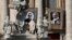 Fotos del mártir salvadoreño Oscar Arnulfo Romero y el Papa Pablo VI durante la ceremonia de canonización en la Plaza de San Pedro, en el Vaticano.